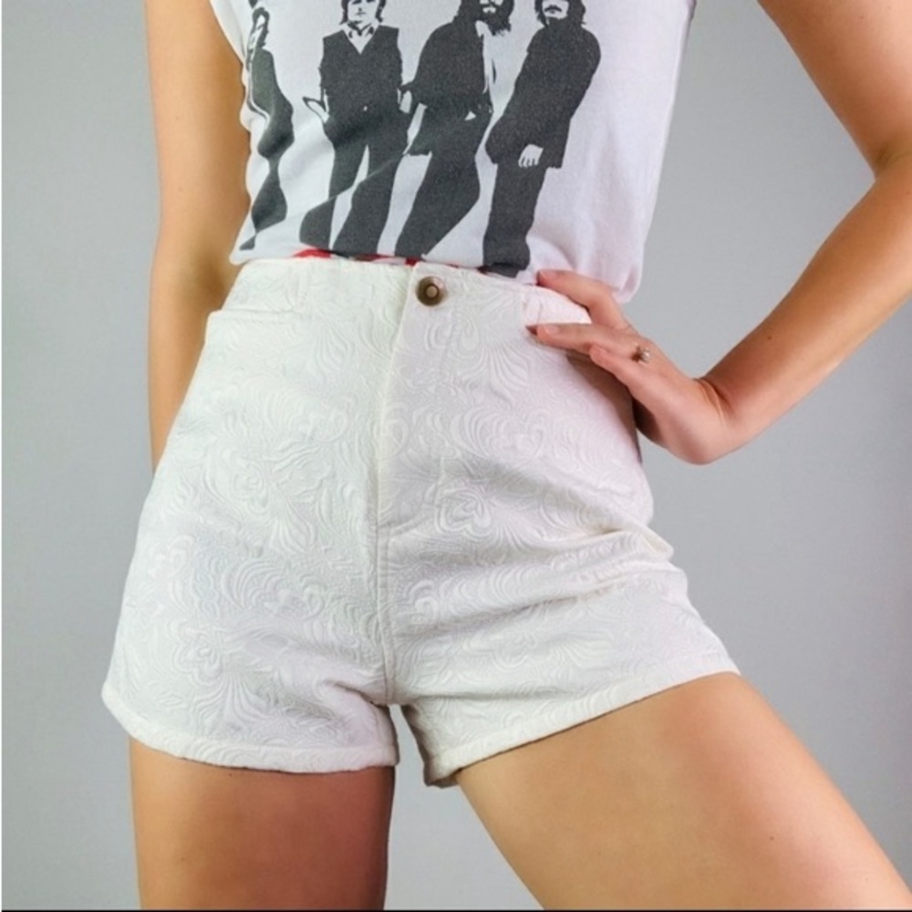 Urban Outfitters High-Rise Textured Jacquard White Shorts Size 4